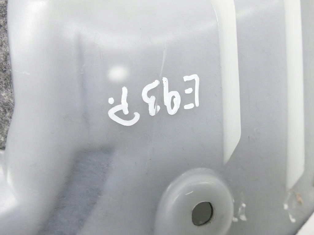 фото №8, Bmw 3 e93 lift обшивка багажника правий оббивка