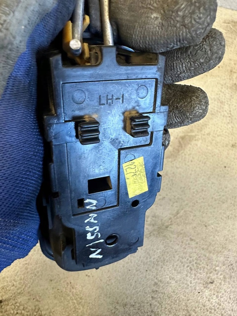 фото №3, Ручка внутренняя terrano 2 ii