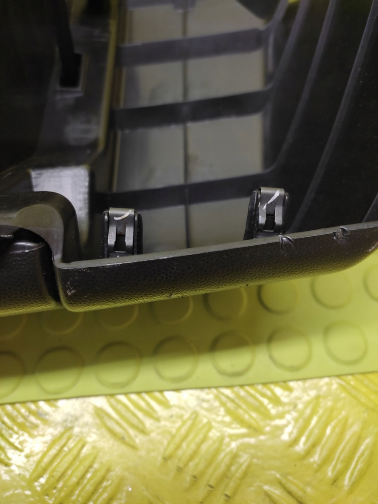 фото №10, Mazda 3 бардачок