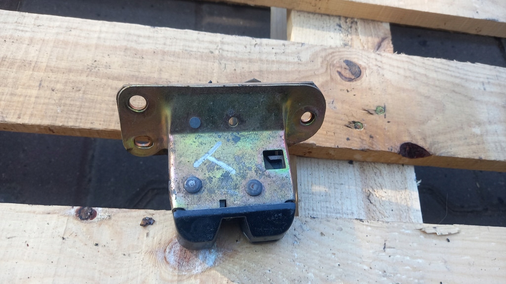 фото №1, Замок кришки volvo v40 03r kombi 1.9d