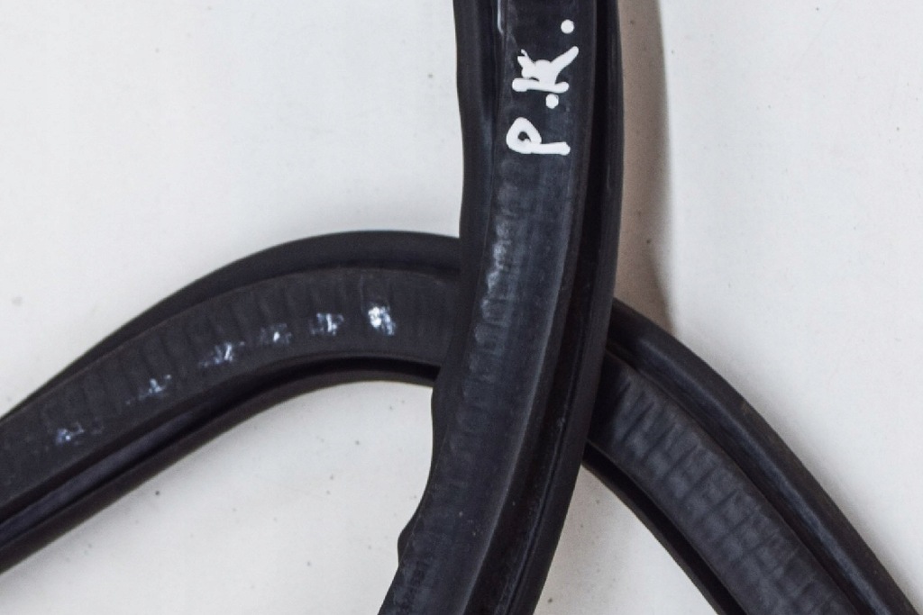 фото №7, Audi q5 fy передня ліва прокладка двері гумовий елемент 80a831721 2.0 бензин 185kw 2