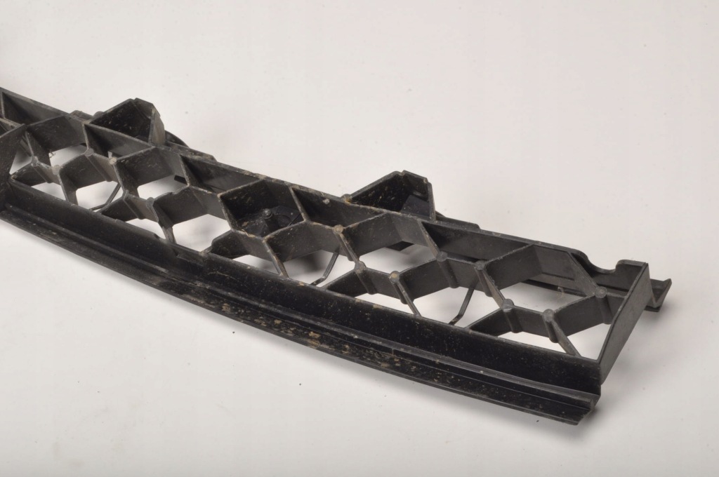 фото №8, Volvo v60 ii направляющая бампера задняя задний середина 31455676