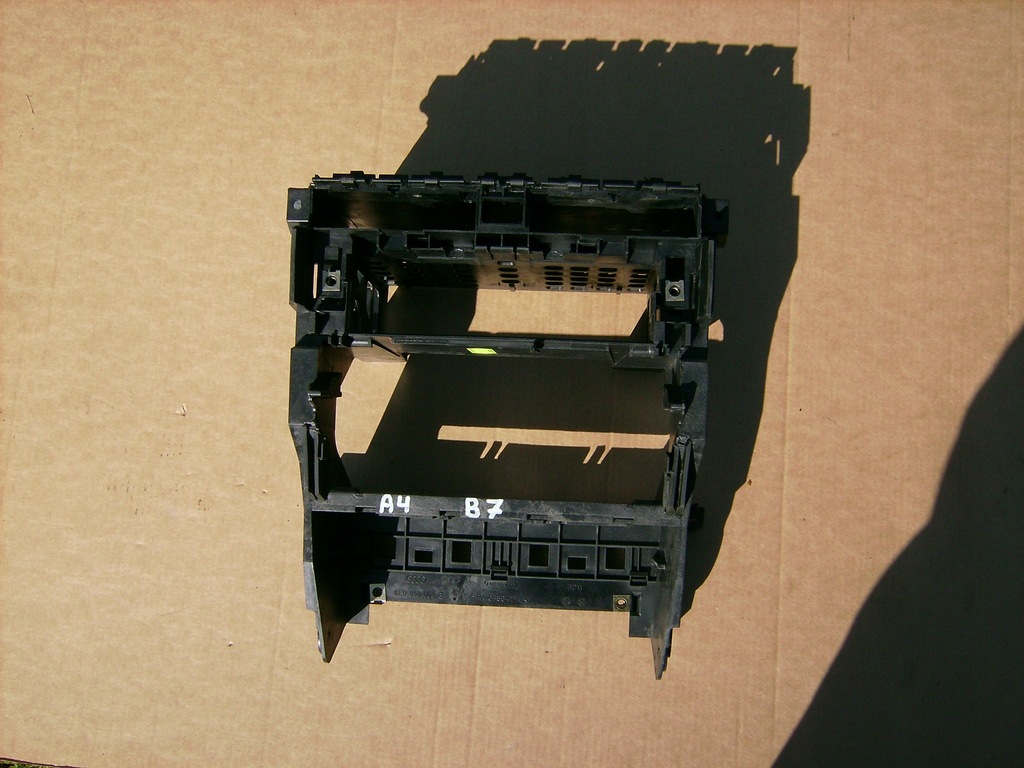 фото №1, Рамка каркас радіо audi a4 b7 8e0858005e