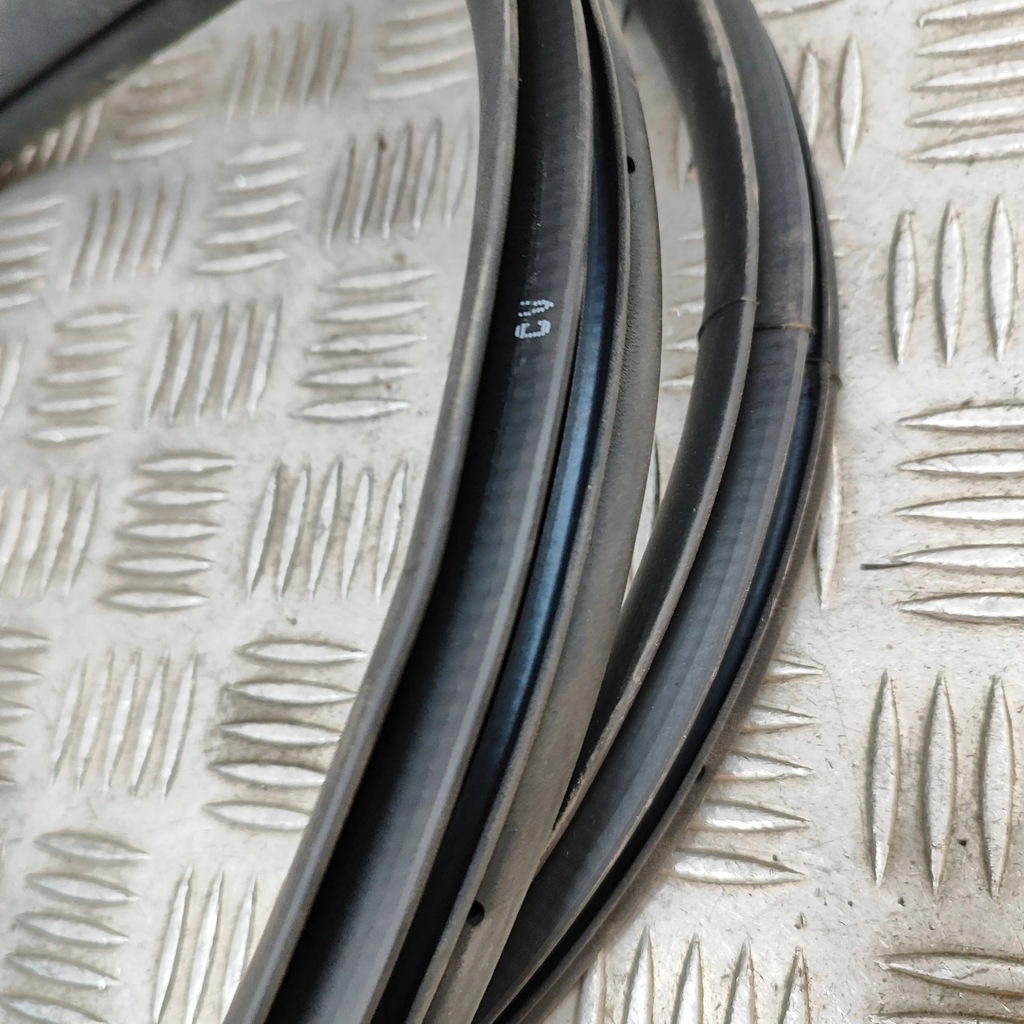 фото №7, Kia ev6 2022 права сторона гумовий прокладка двері задніх