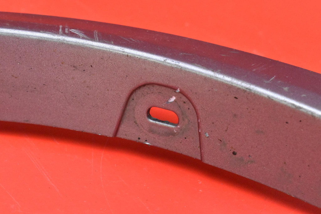 Молдинг крыла левый задний  серебристая 8038079 bmw x1 e84 09-15 Доставка