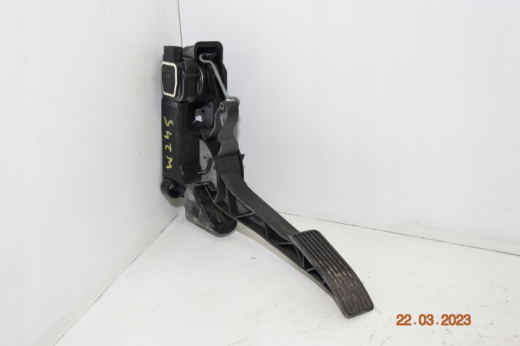 фото №1, Mercedes w169 педаль газа a1693000404