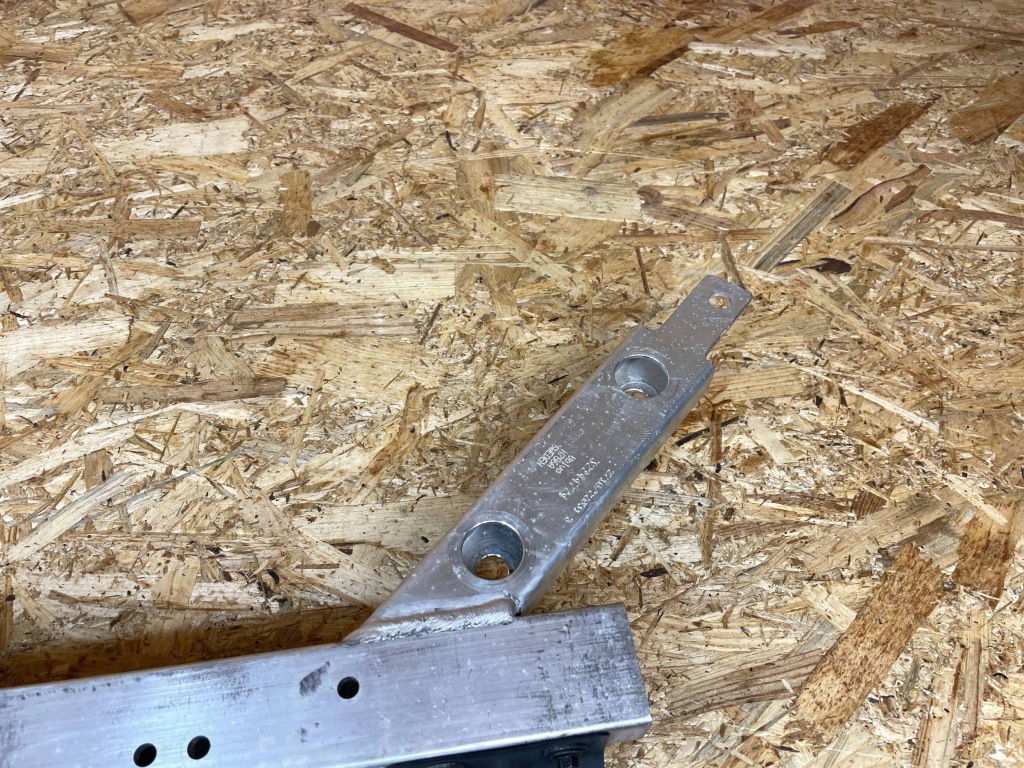 Ремінь передній підсилювач верхній передній volvo xc90 2 32244774 31425917 2015- Недорого