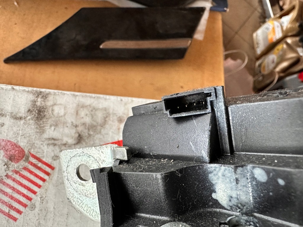 фото №8, Mercedes b-klasa w246 замок засов крышки багажника a2467400035