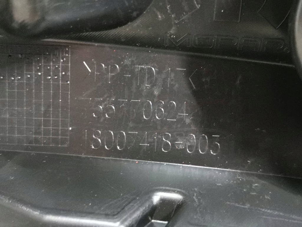 Бампер, решётка средняя jeep avenger 261. Киев