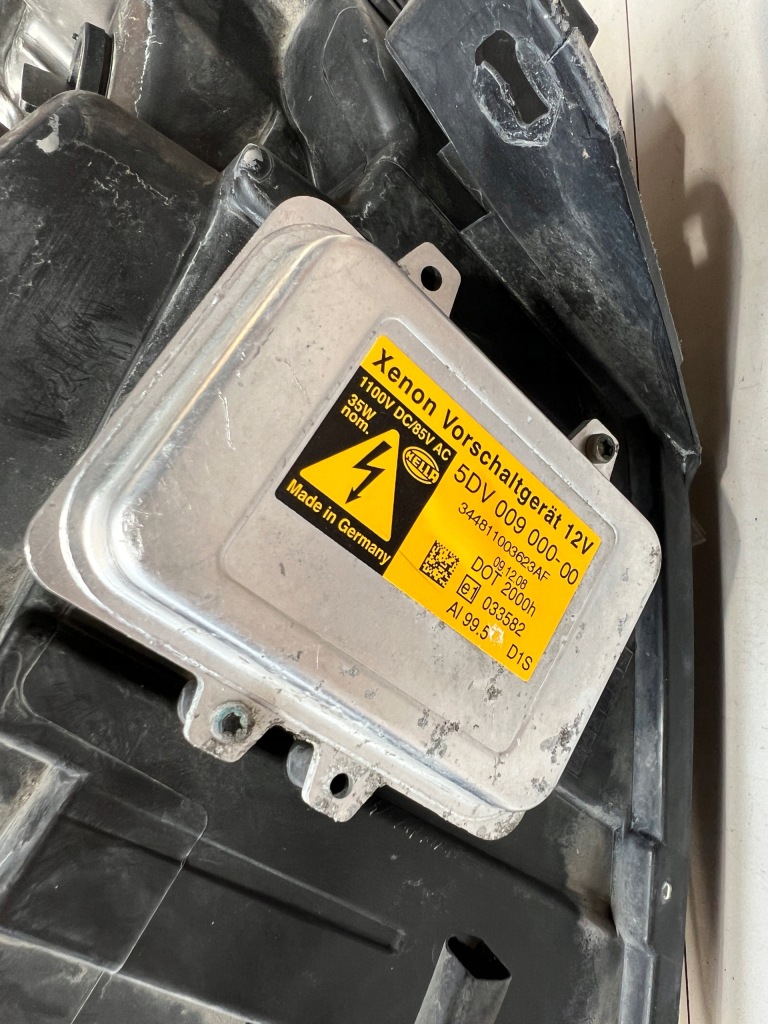 Лампа передняя правая saab 93 рестайлинг  ксенон 1el01031706 / p12842048 в Украине