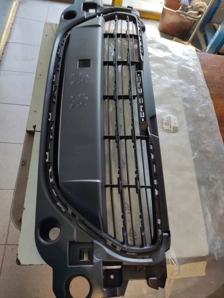 фото №1, Решётка радиатора gryl peugeot 301 13- 9676946780 nowa