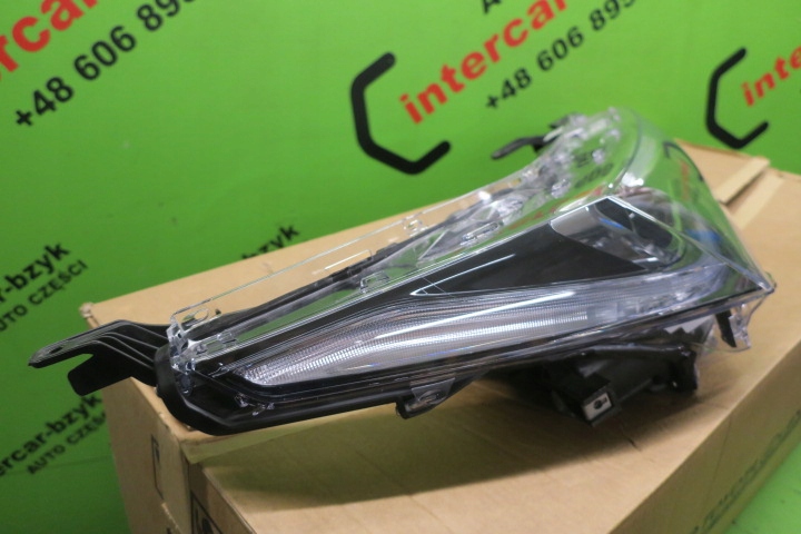 фото №4, Toyota corolla e16 lift фара правий full led