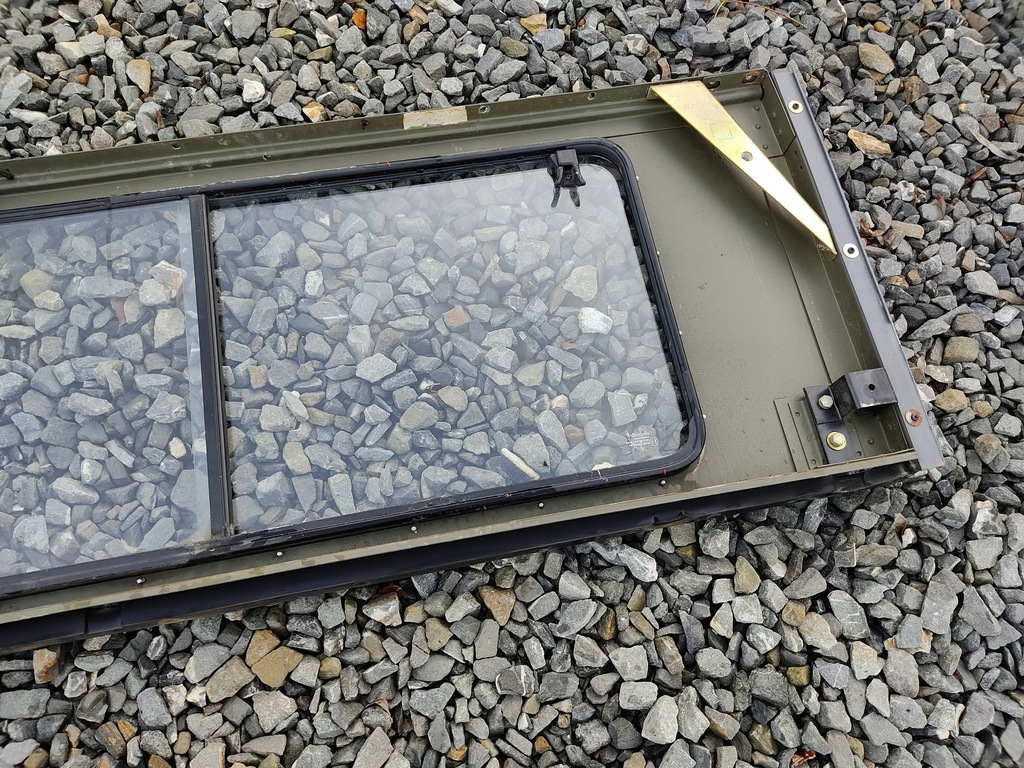 фото №8, Рамка nadstawka левая задняя задняя крыло левый стекло defender 90 1999-2014