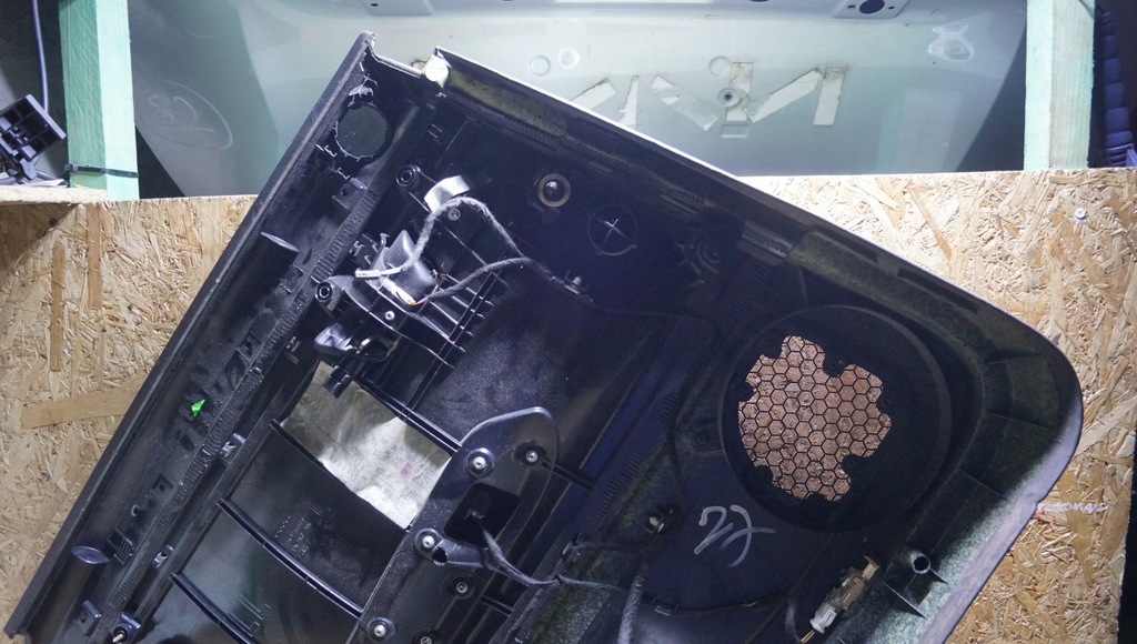 фото №13, Обшивка дверь правый задняя audi a4 b7 bose