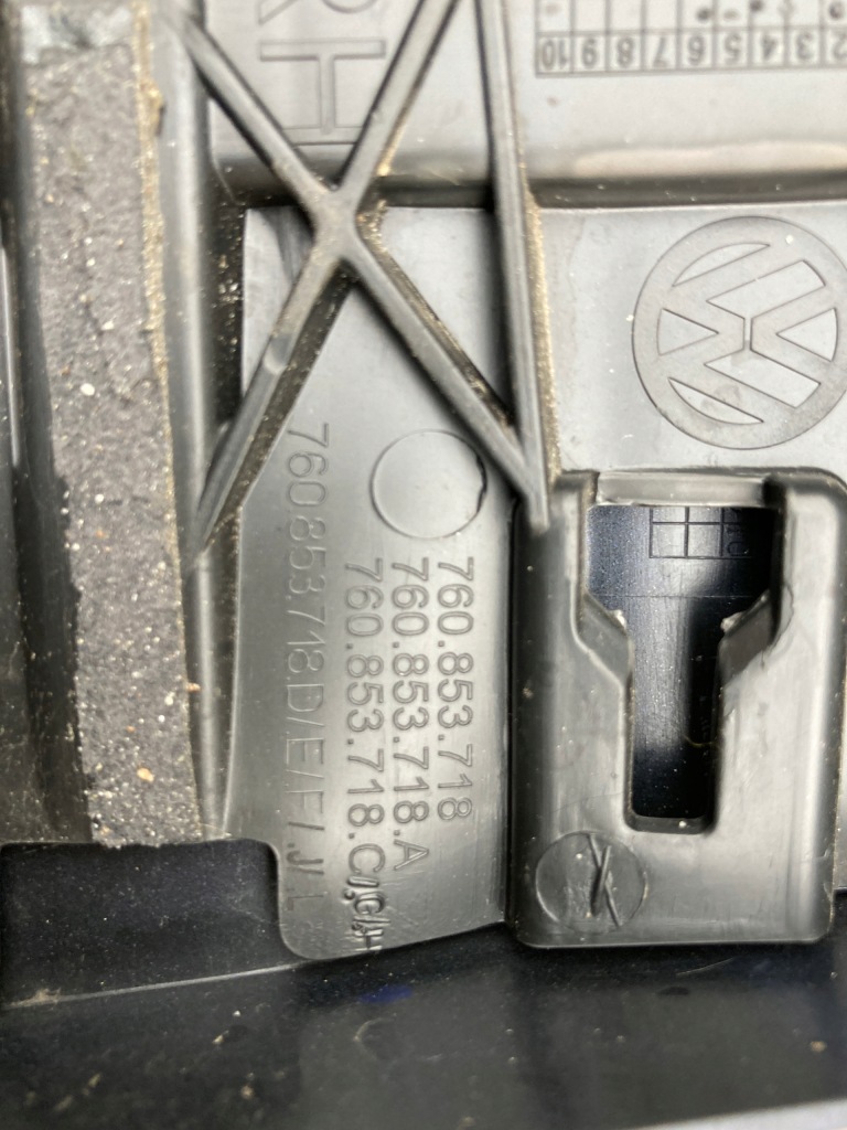 Vw touareg iii молдинг na крыло правый передний orgi. Киев