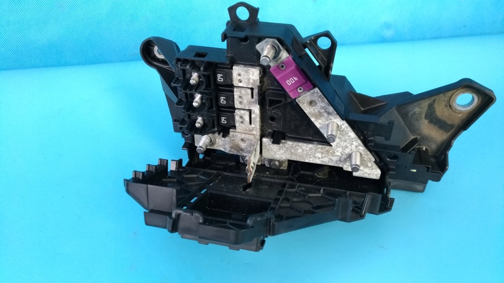 Купити Mercedes w205 c63 4.0 v8 17r коробка запобіжників a2055402350