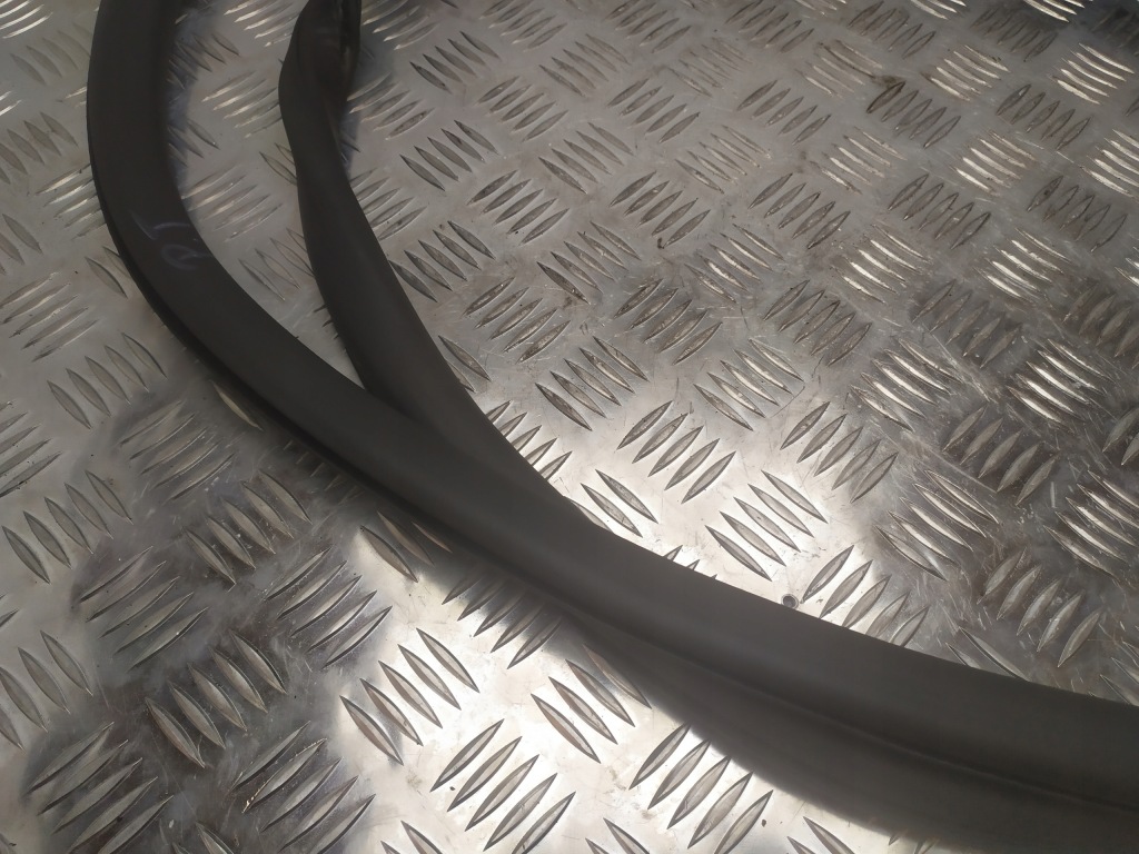 фото №4, Alfa romeo stelvio прокладка дверь правый задняя