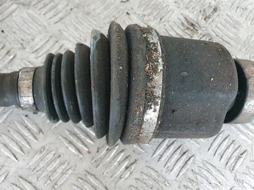 Trafic 3 vivaro b 15- 1.6 bt привідний вал правий довга в Україні