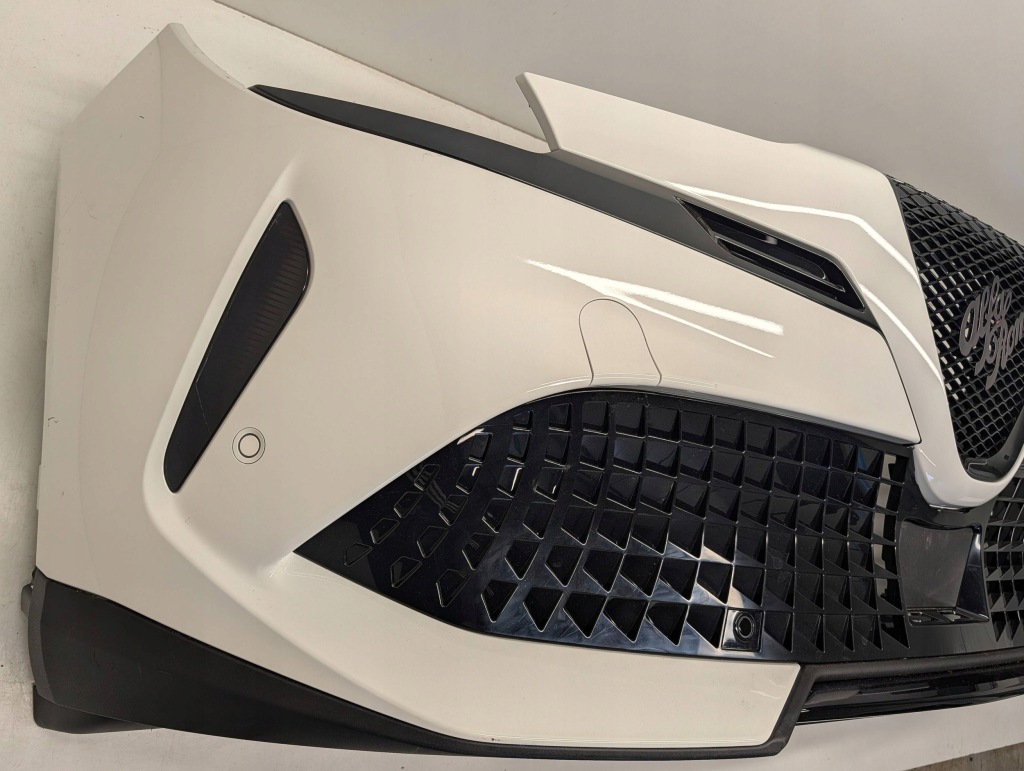 Бампер перед alfa romeo junior 2024- Оригинал
