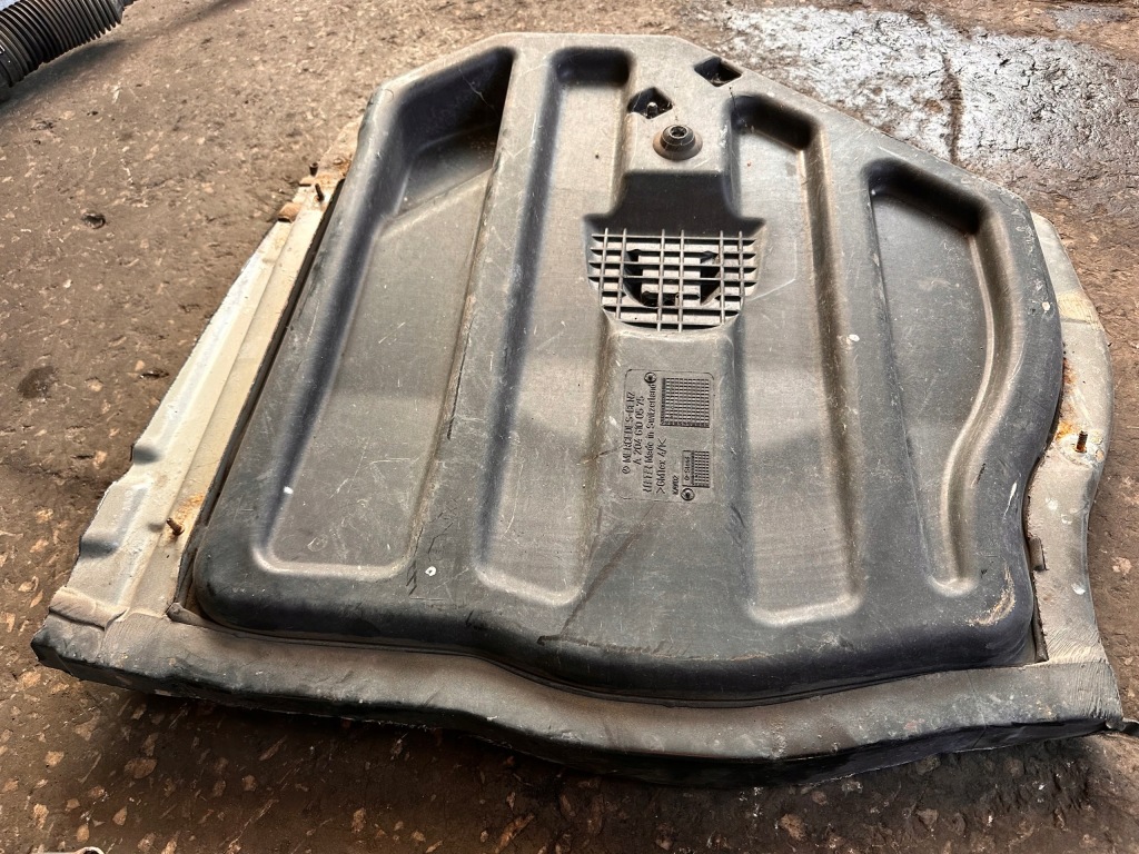 Купити Mercedes c klasa w204 підлога накладка плита пластикова багажника задній чверть