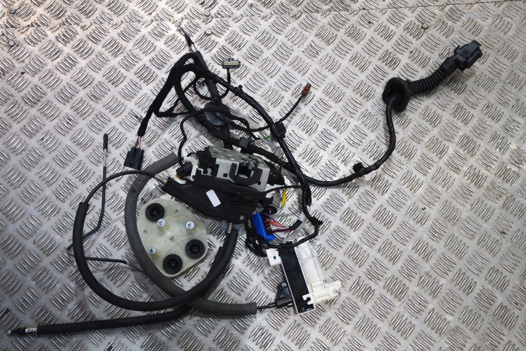 фото №1, Доводчик левый перед soft close maserati levante