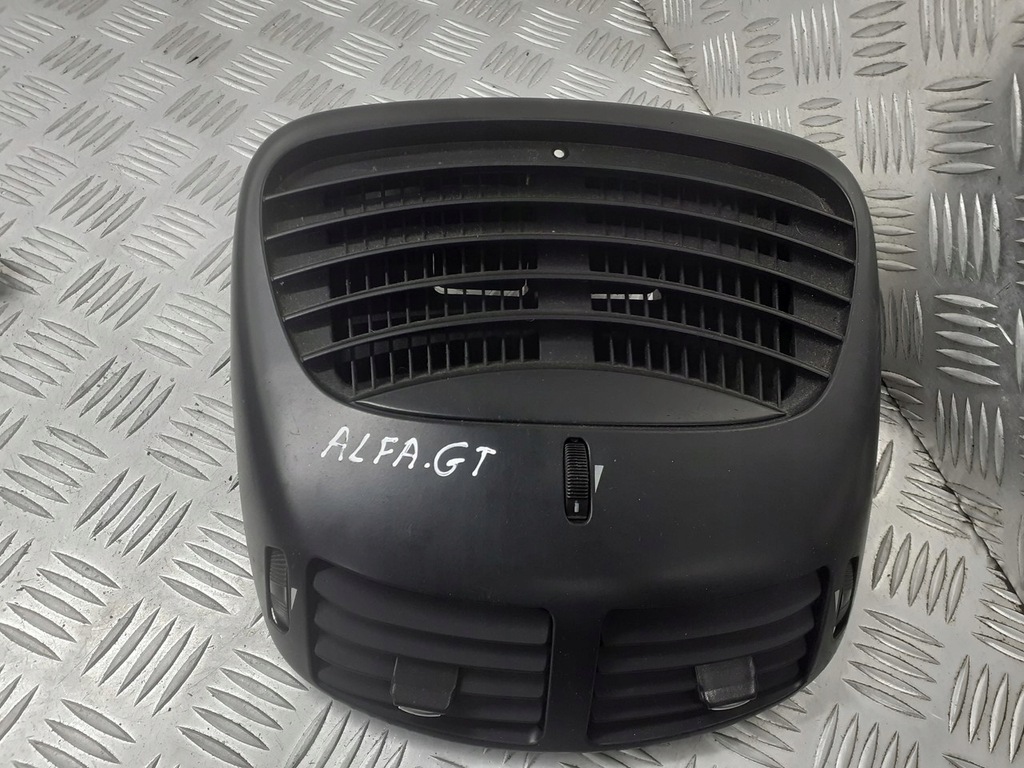 фото №1, Решётка средняя обдув alfa romeo gt 225501