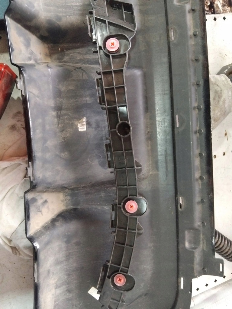 фото №1, Land rover range rover evoque l551 2018 кронштейн / кронштейн бампера заднего