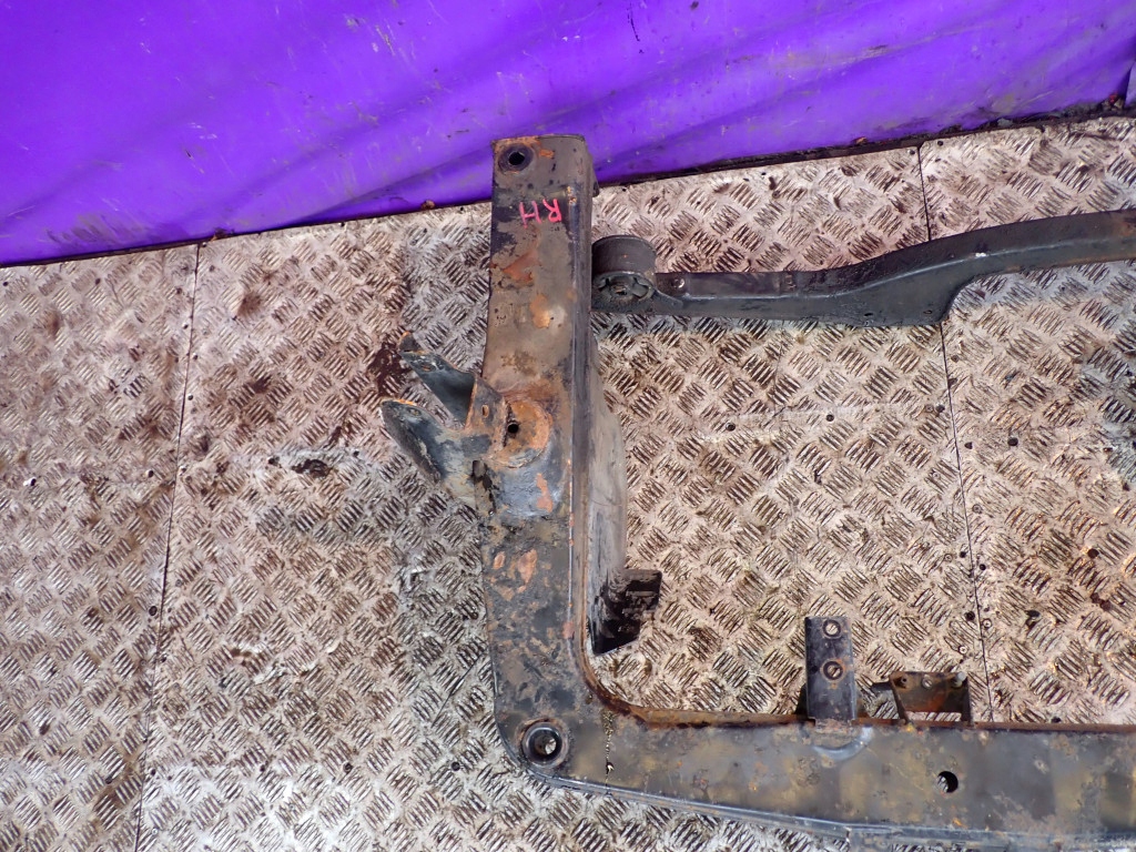 Купити Smart fortwo w450 450 0,6 33kw 45km підрамник поперечина задні підрамник вісь  задня