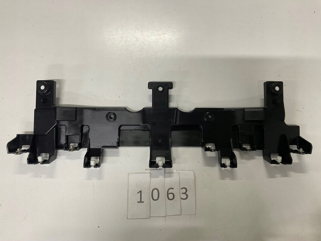 Кронштейн, кронштейн  бампера задній land rover l460 середній m8e2-17e800-a 1063. Київ