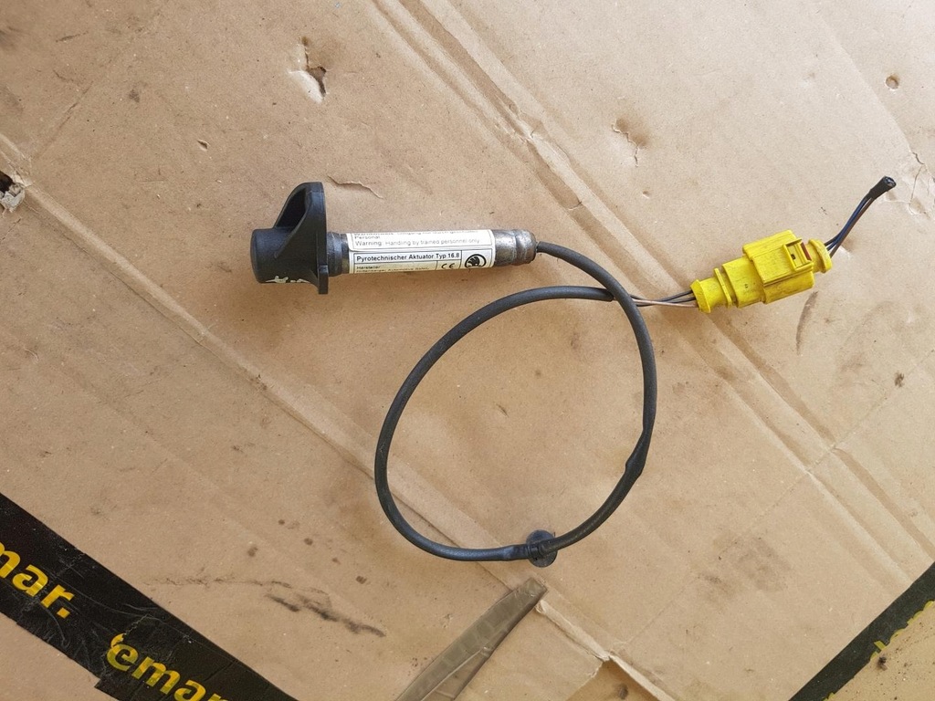 фото №6, Патрон капот skoda octavia iii 5e0823823b