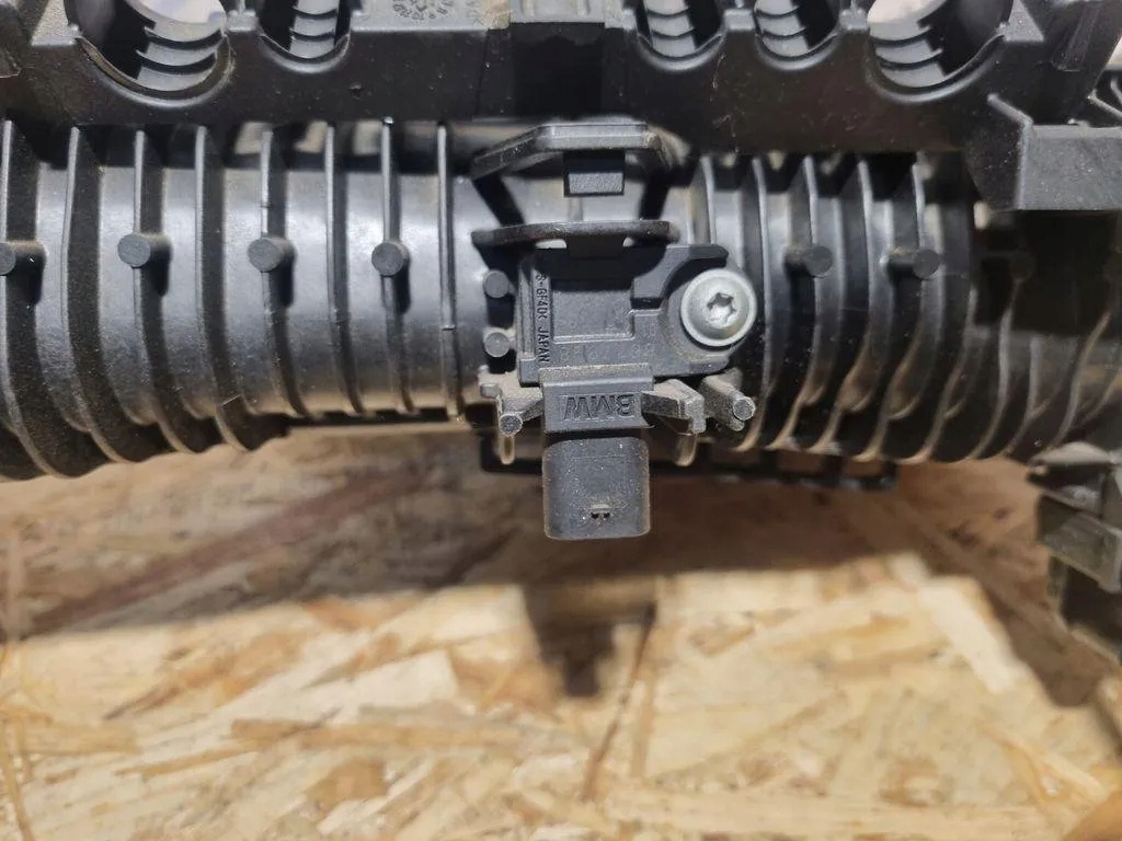 Коллектор впускной  bmw 1 f20 7638457 1.5l бензиновый 2017 Киев