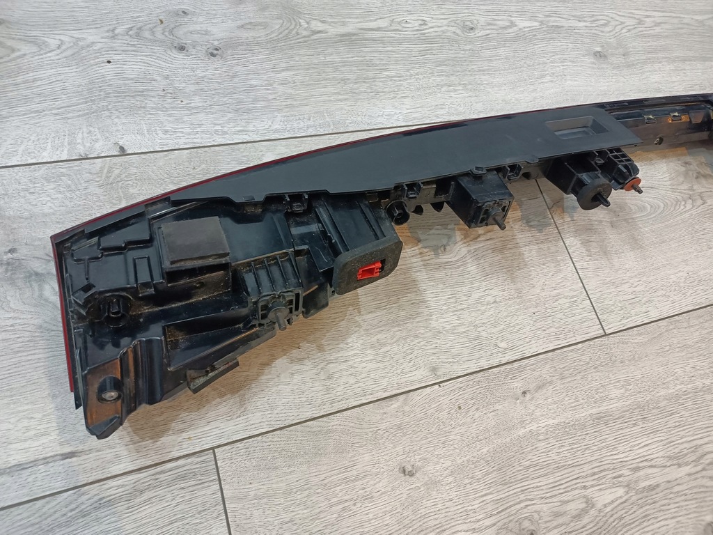 фото №13, Audi e-tron 4ke лампа кришки задня накладка середня 4ke945095b oryg