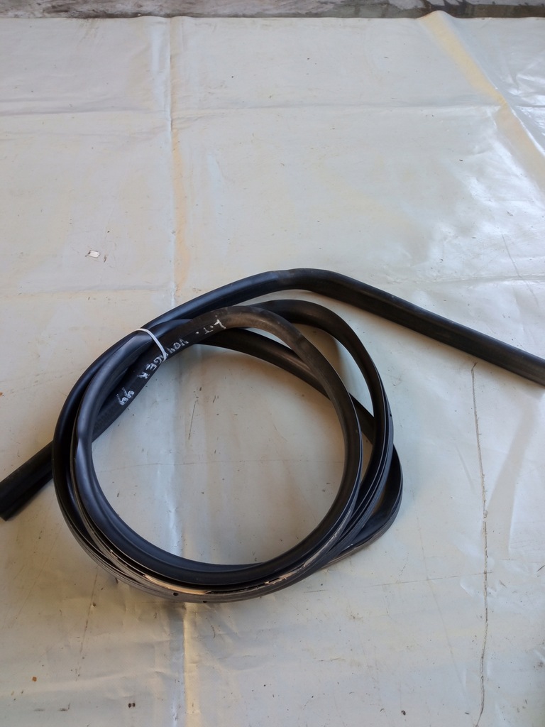 фото №1, Chrysler grand voyager iii 2.5 vm 1999 r. прокладка левая задняя