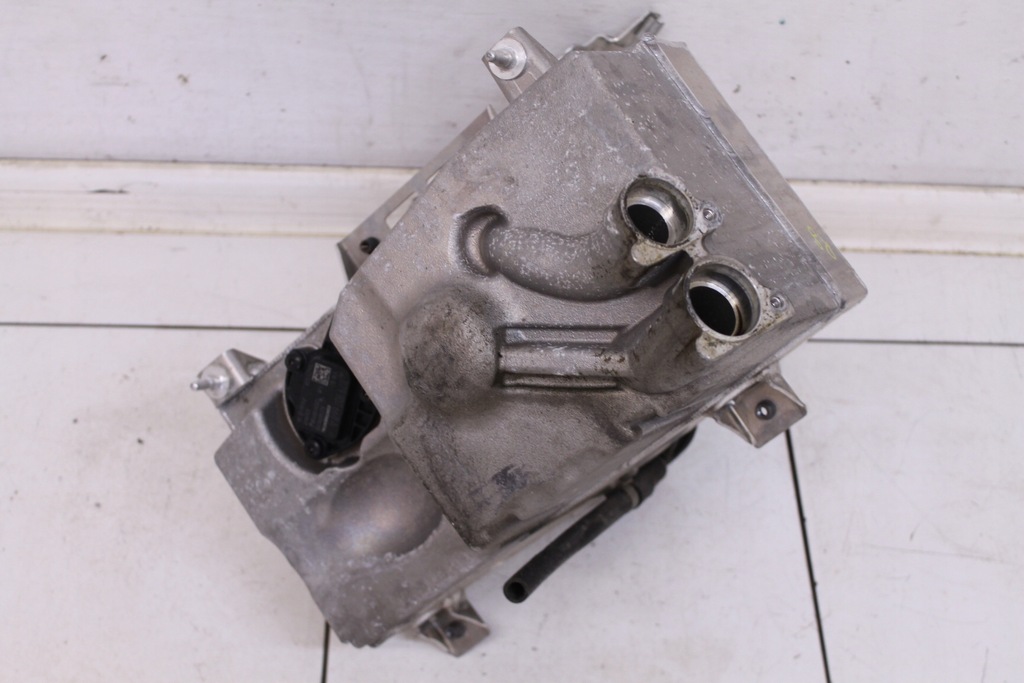 фото №5, Audi r8 ii 16r- 5.2 fsi v10 бак поддон масла