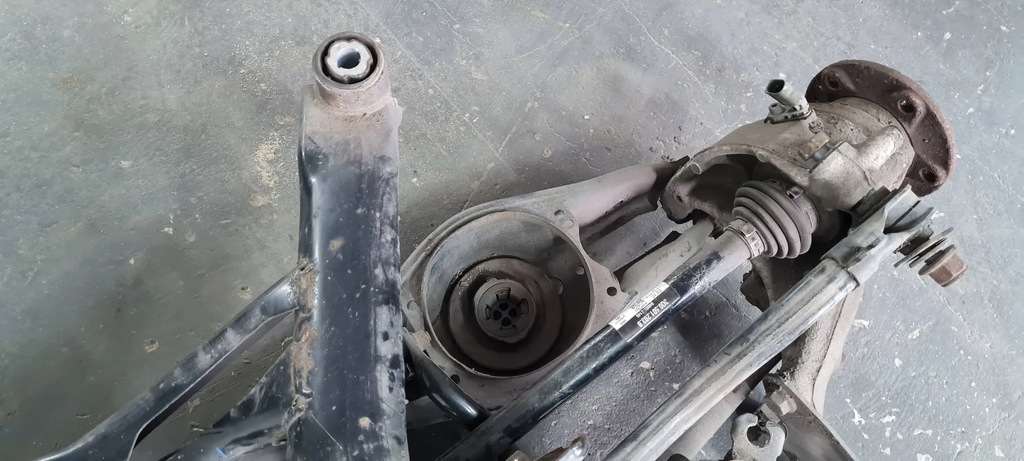 фото №11, Q3 83a подвеска рычаги поворотный кулак подрамник подрамник задняя quattro 5q0505235j