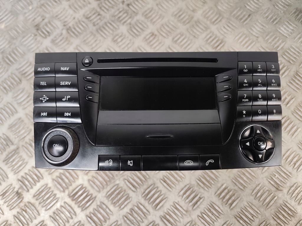 Купить Mercedes w211 w219 малый navi радио comand a2118275142