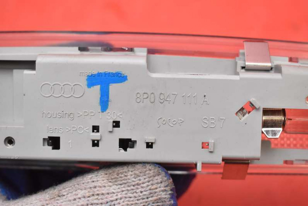 фото №8, Лампа освещение салона задняя 8p0947111a audi a3 8p 04-08