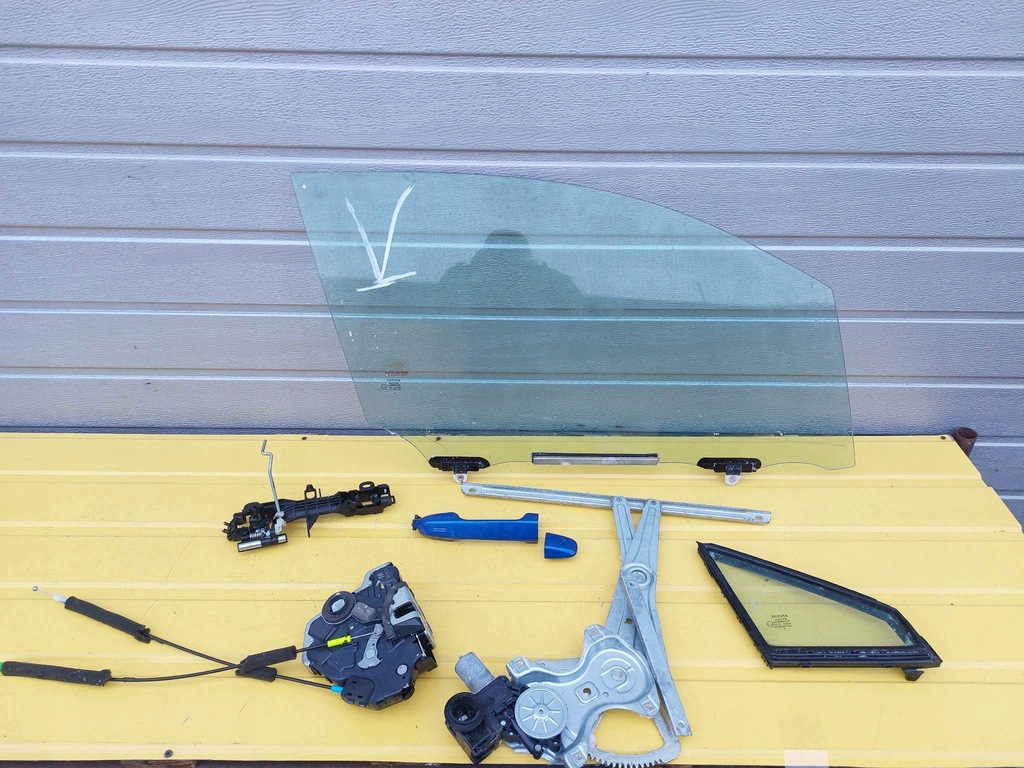 фото №1, Toyota chr двері правий перед замок ручка