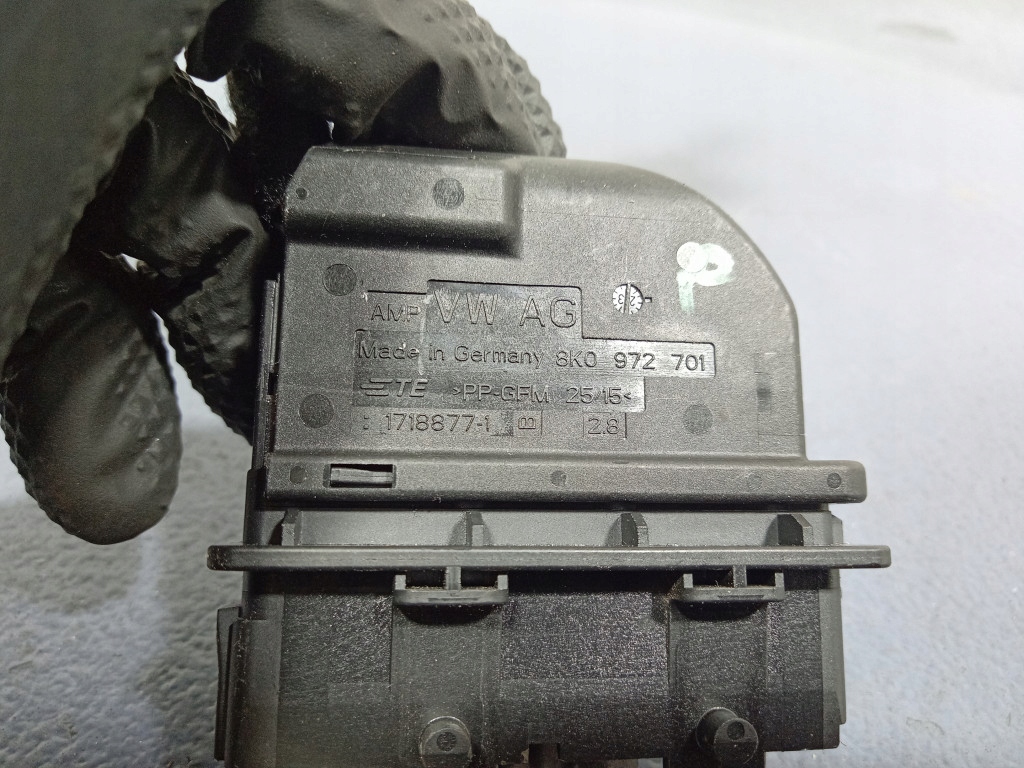 фото №7, Seat leon iv 4 20- штекер колодка двері перед права 8k0972701