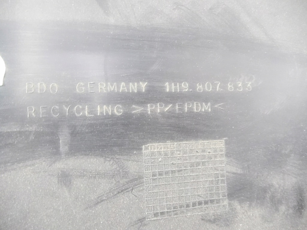 Бампер, накладка vw golf variant 94- 1h9807833 Зі Шроту