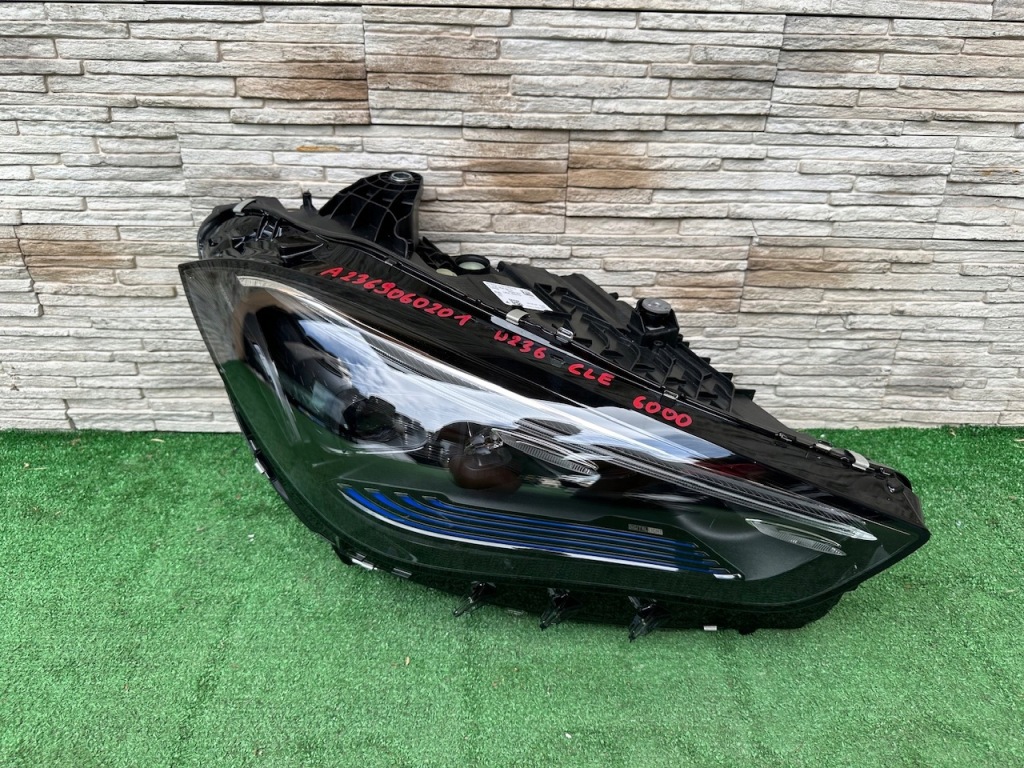 Купити Лампа mercedes w236 cle a2369060201 digital jak nowa