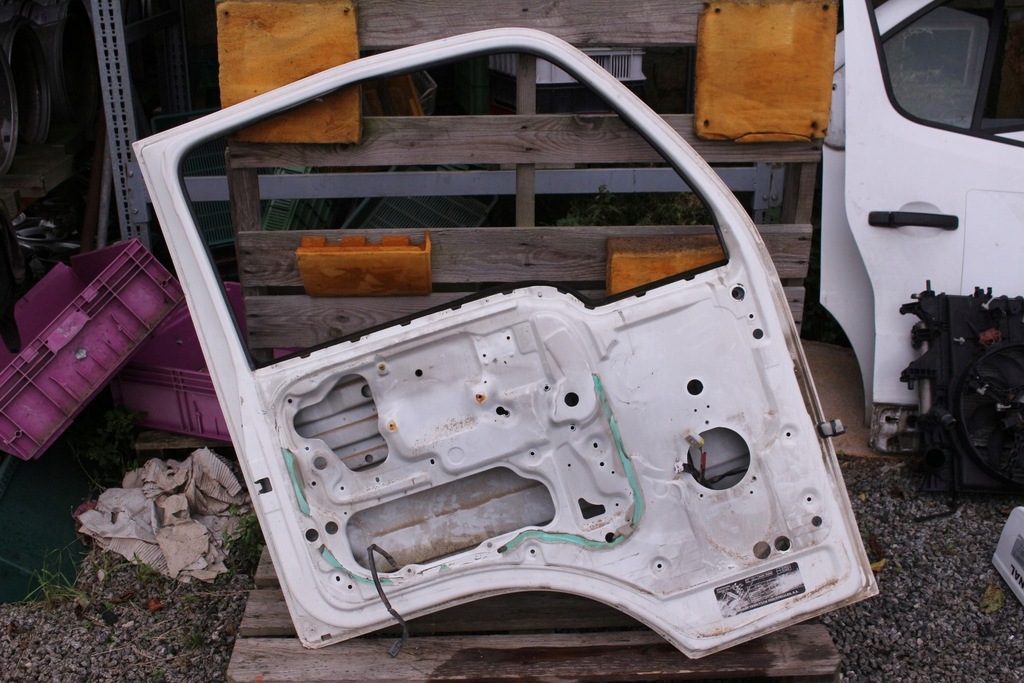 фото №8, Дверь левый перед nissan cabstar 02r.