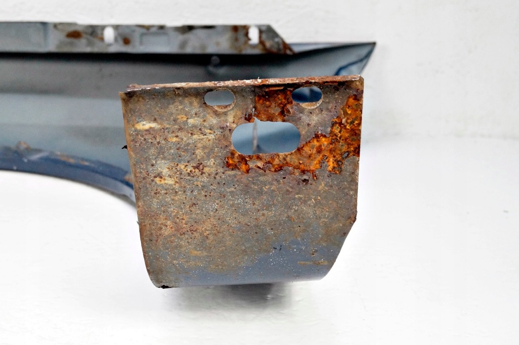 Le baron lebaron кабриолет  крыло  перед правый в Украине