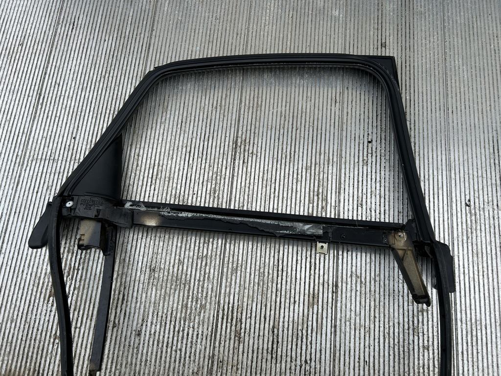 фото №8, Рамка прокладка стекло левый задняя audi a4 b6 sedan