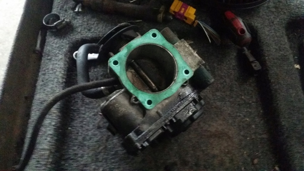 фото №4, Дроссельная заслонка 058133063 audi a5 b5 1.8