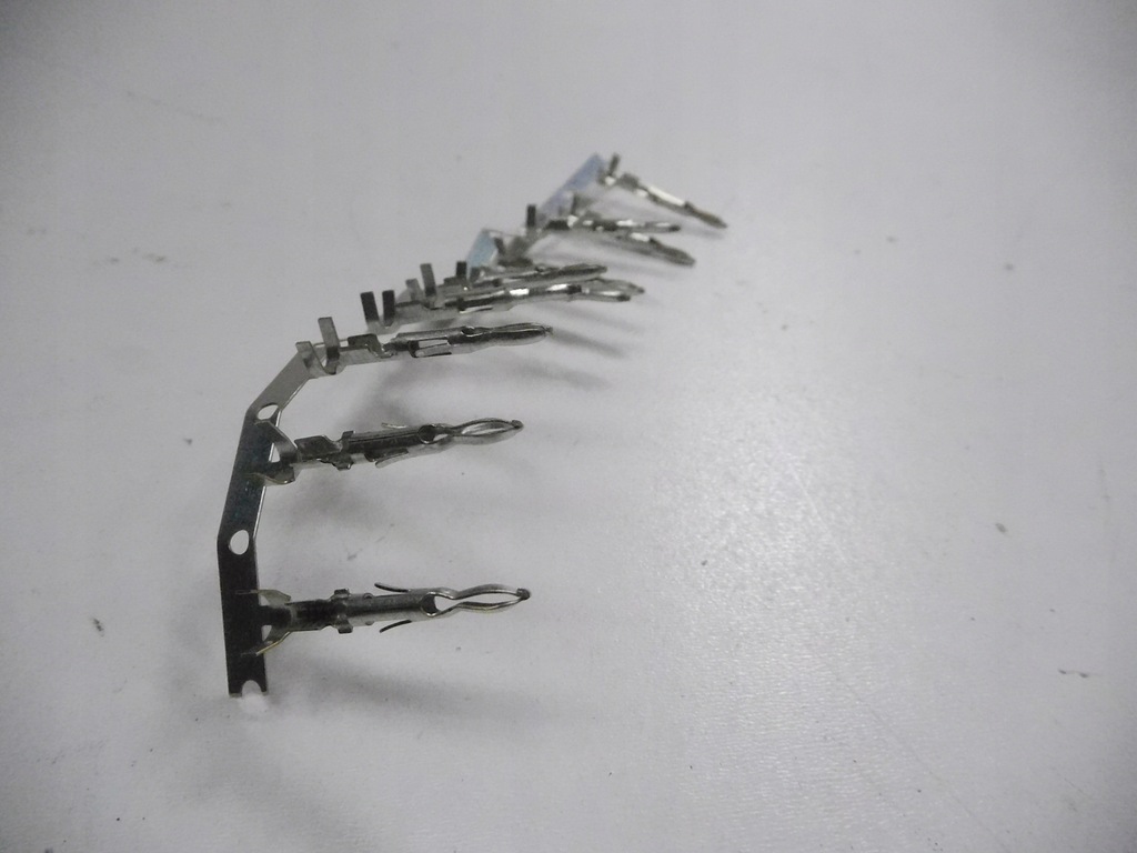 фото №7, Разъёмы электрический renault оригинальный номер 7701997016