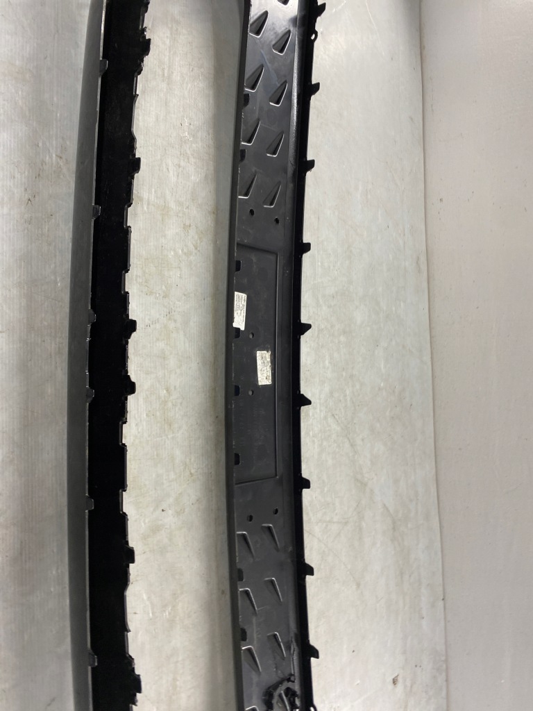 Решётка средняя бампера cupra born 10e805903c Киев