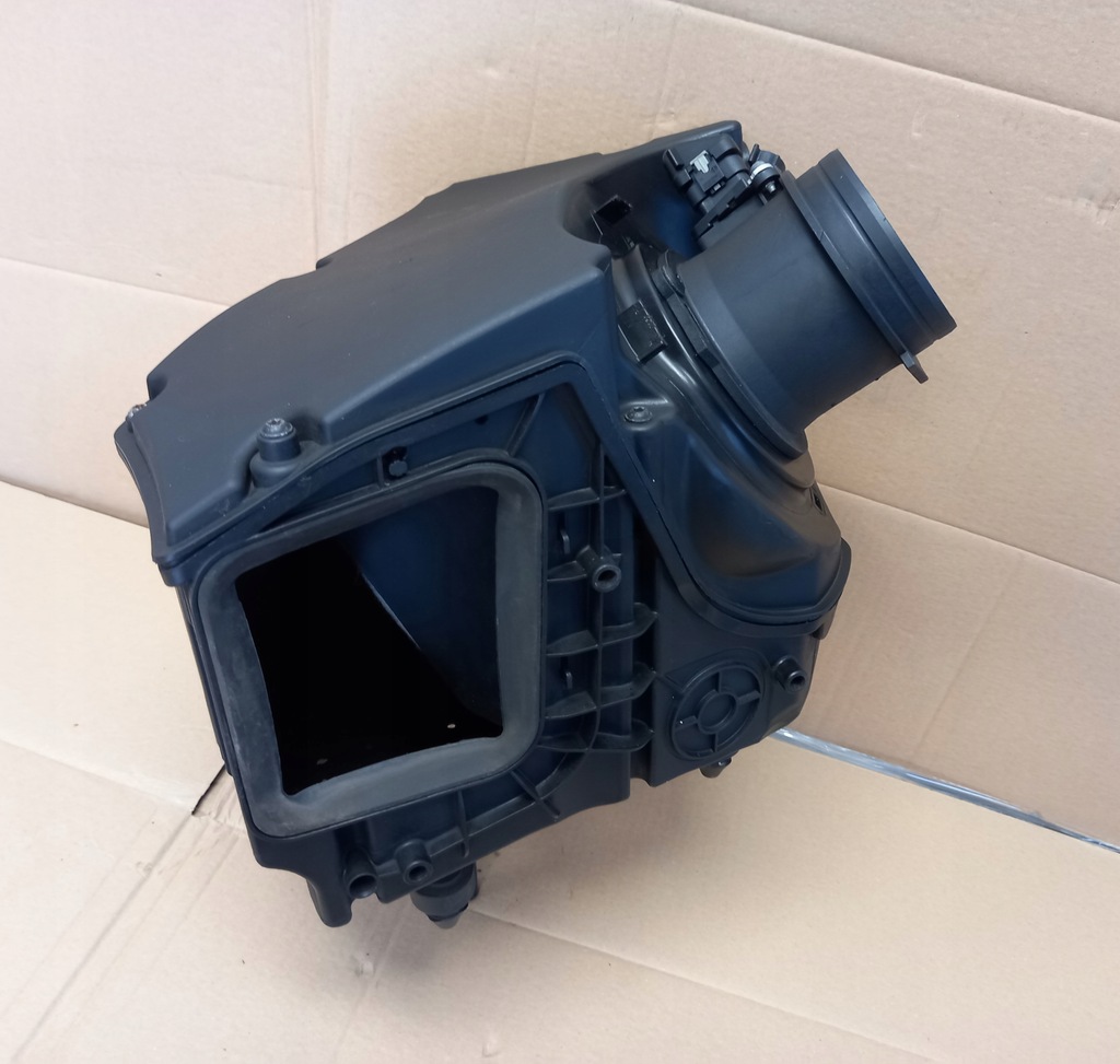 фото №6, Корпус фильтра воздуха расходомер audi a4 b9 3.0 tdi 8w0133835t