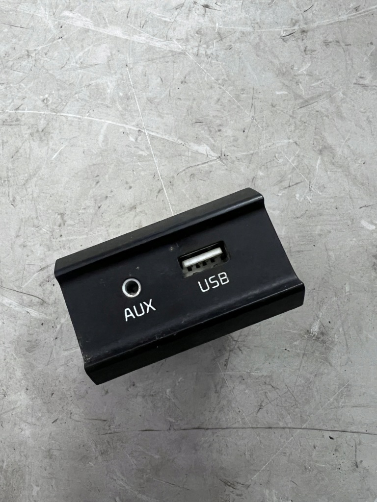Купить Kia rio iv port разъём соединитель aux usb оригинальный номер 96120-h8100