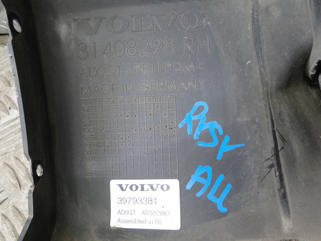 Порог подножка правый  volvo xc90 2 31414673 31373716 31408298 Цена